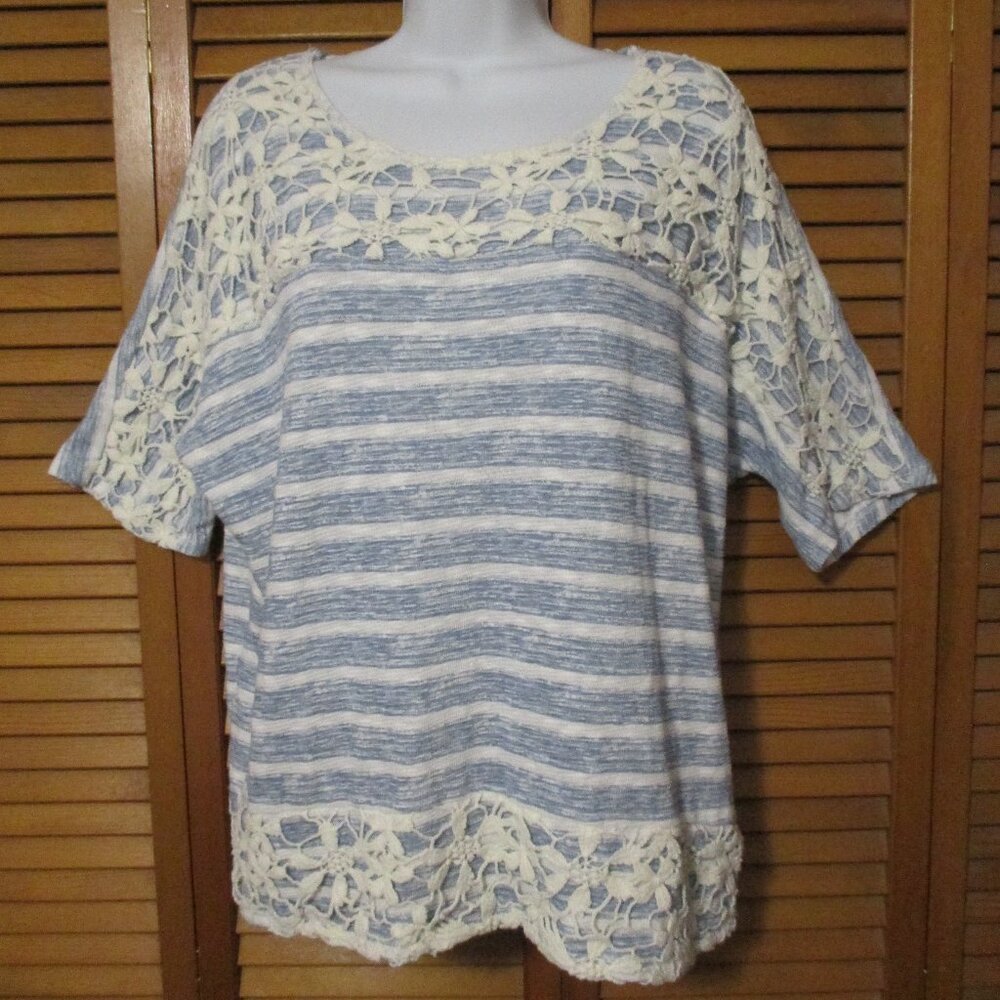 Style & Co. top feminine crochet lace soft knit w/stretch blue & cream size L